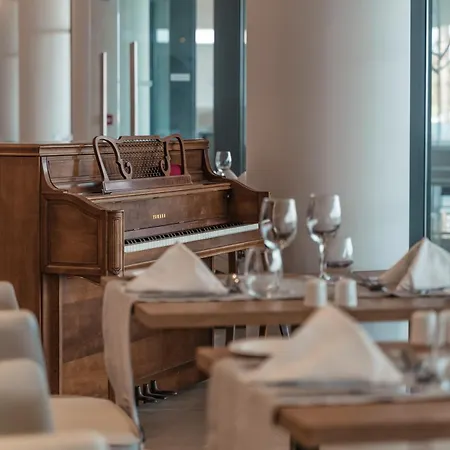 Hotel Grand Gennadi
